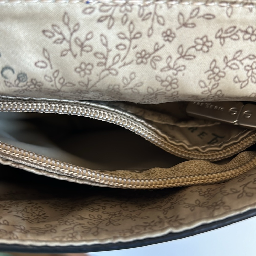 SOLD Elegant Blue Patent Leather Crossbody Bag - Picture 11 of 11